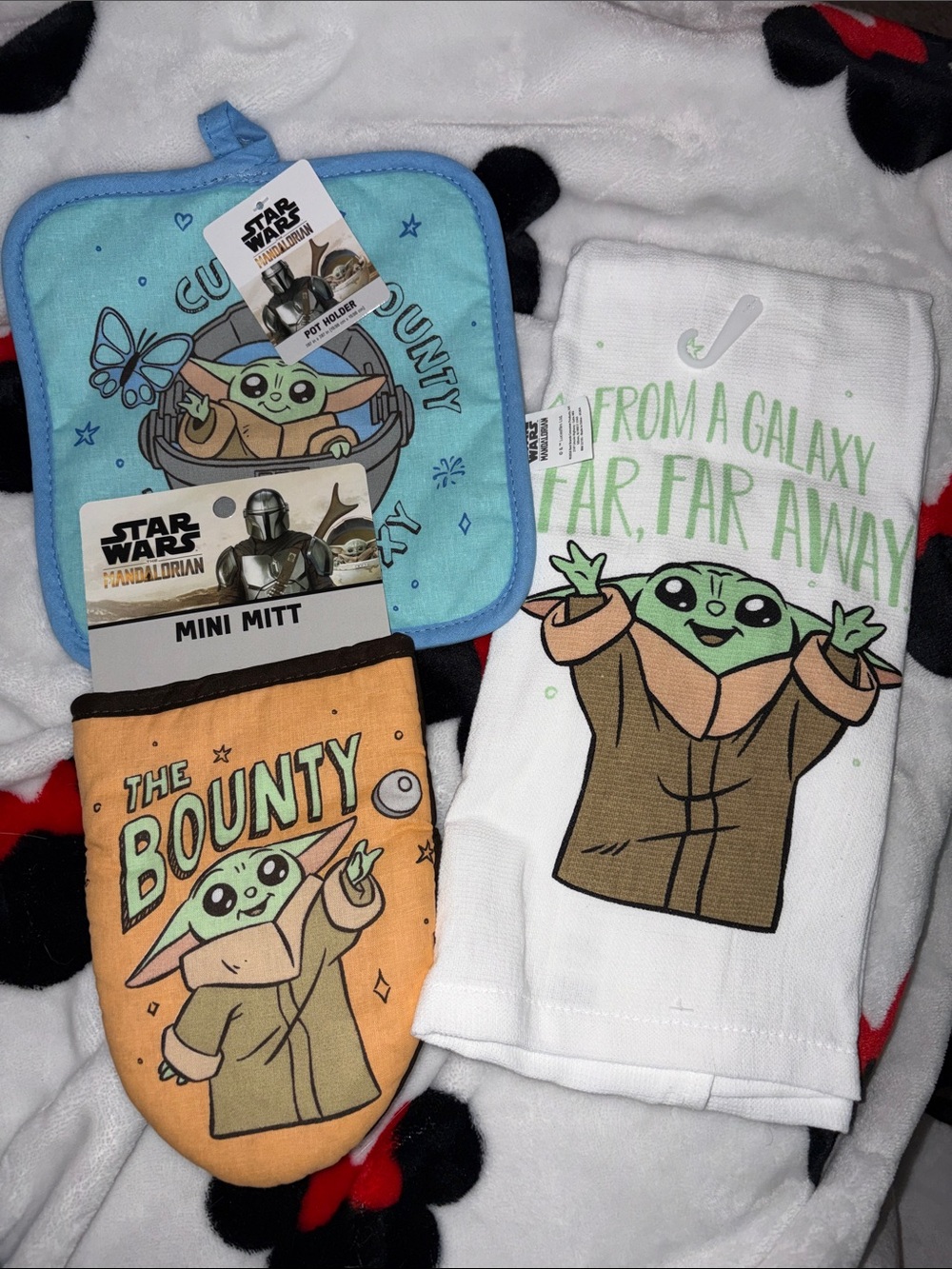 Disney Star Wars Mandalorian kitchen pot holder and towel set